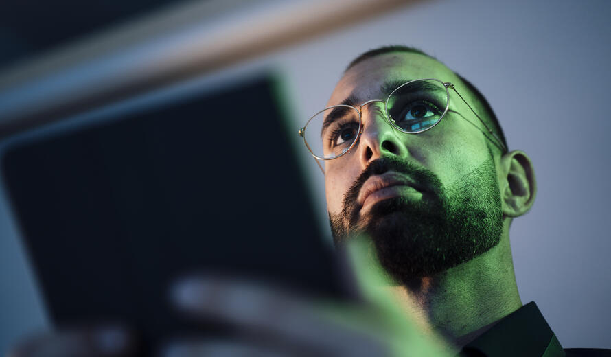 A man in the picture with tablet computer